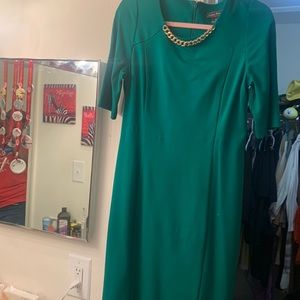 This is a beautiful green dress made by Jessica Howard size 10.